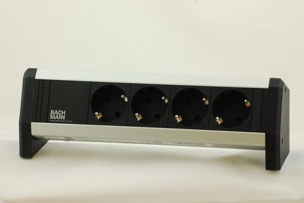 Bachmann Desk 1 - 4x 230V 
